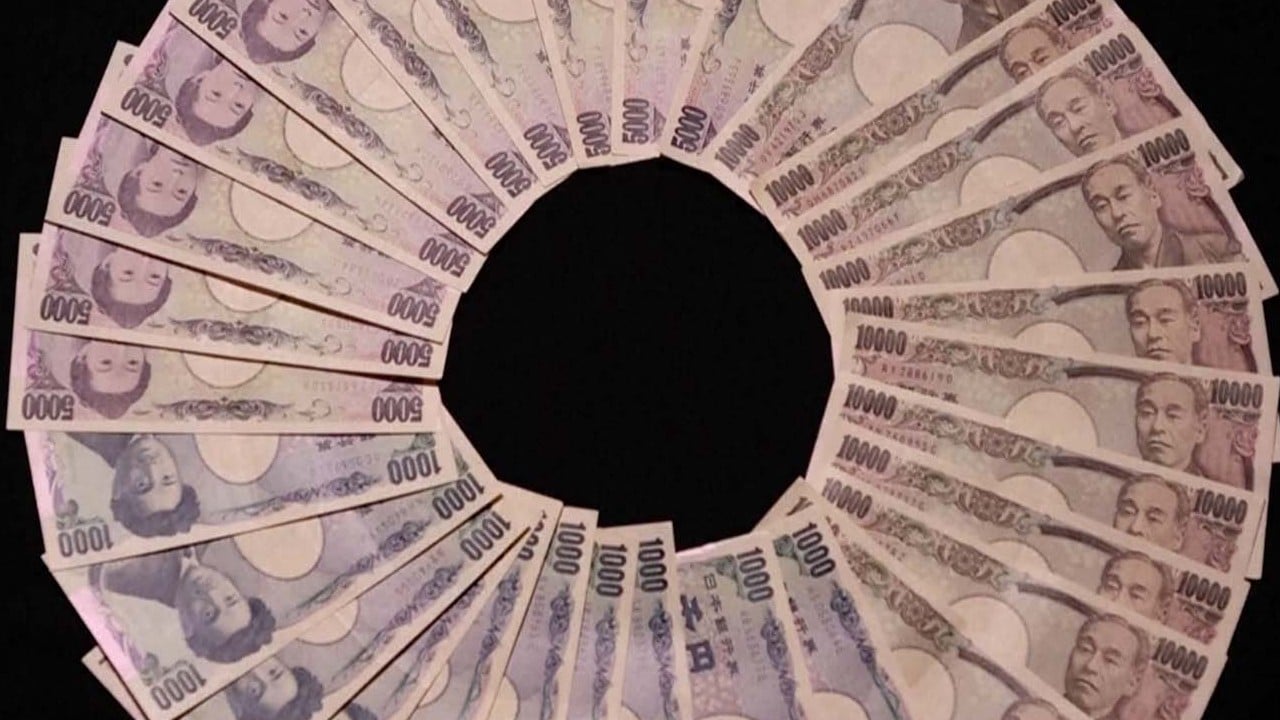 Japanese yen plunges to 32-year low as government steps in to prop currency